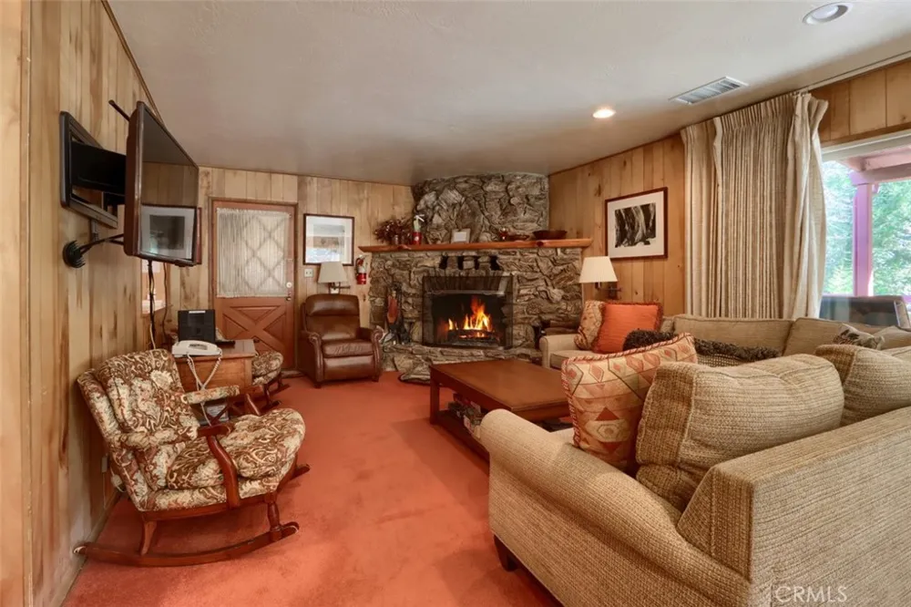 2580 River Wawona, CA 95389