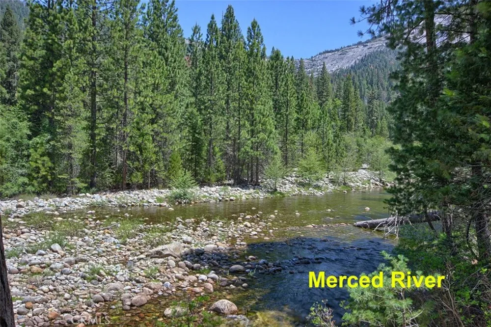 2580 River Wawona, CA 95389