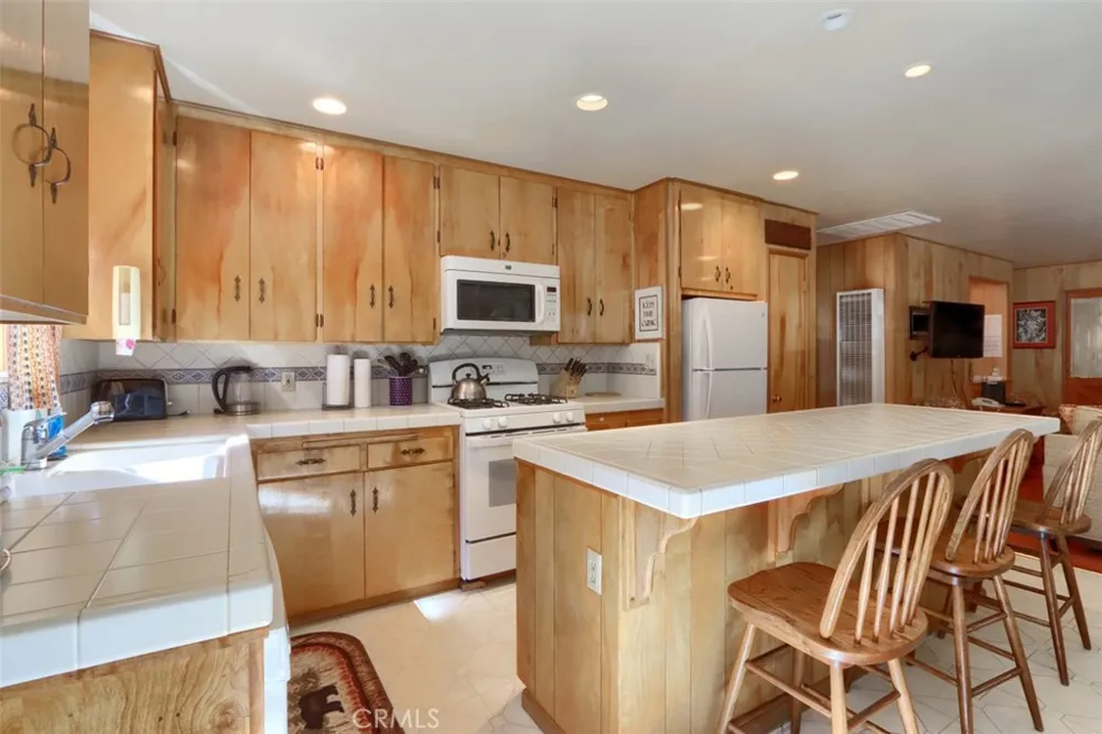 2580 River Wawona, CA 95389