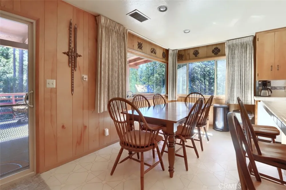2580 River Wawona, CA 95389