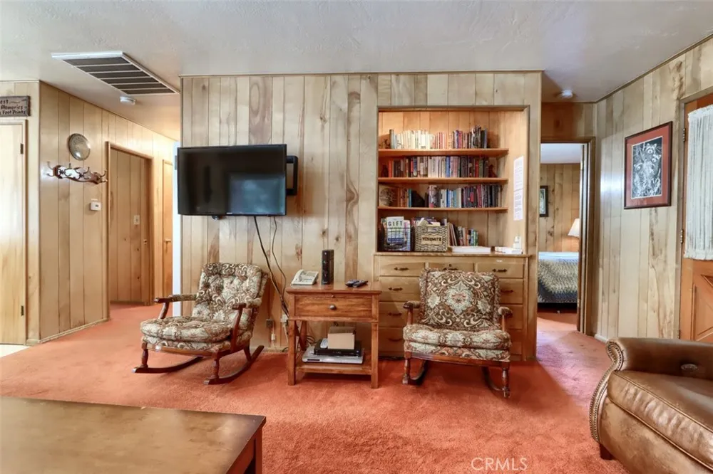 2580 River Wawona, CA 95389