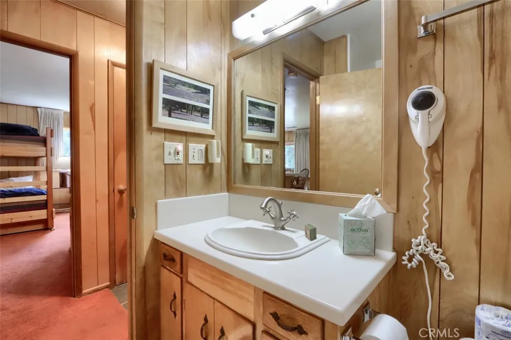 2580 River Wawona, CA 95389