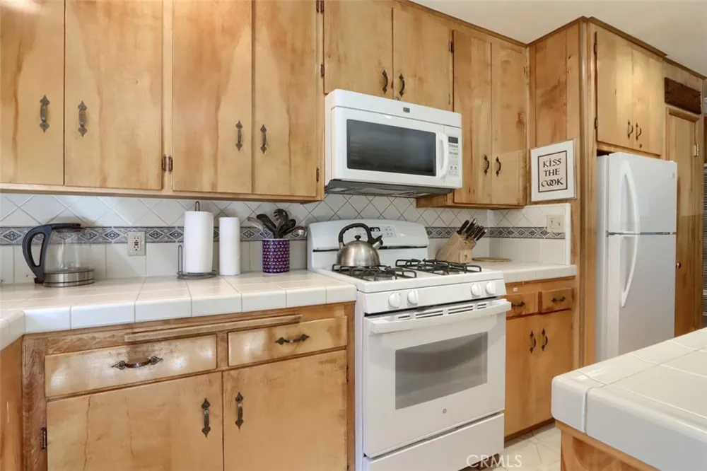 2580 River Wawona, CA 95389