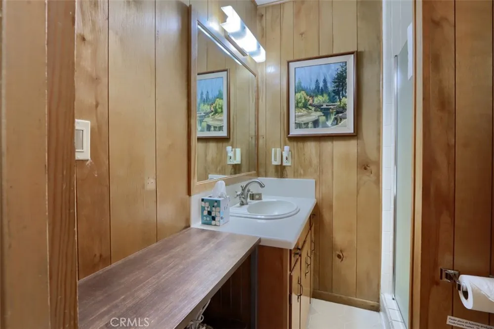 2580 River Wawona, CA 95389