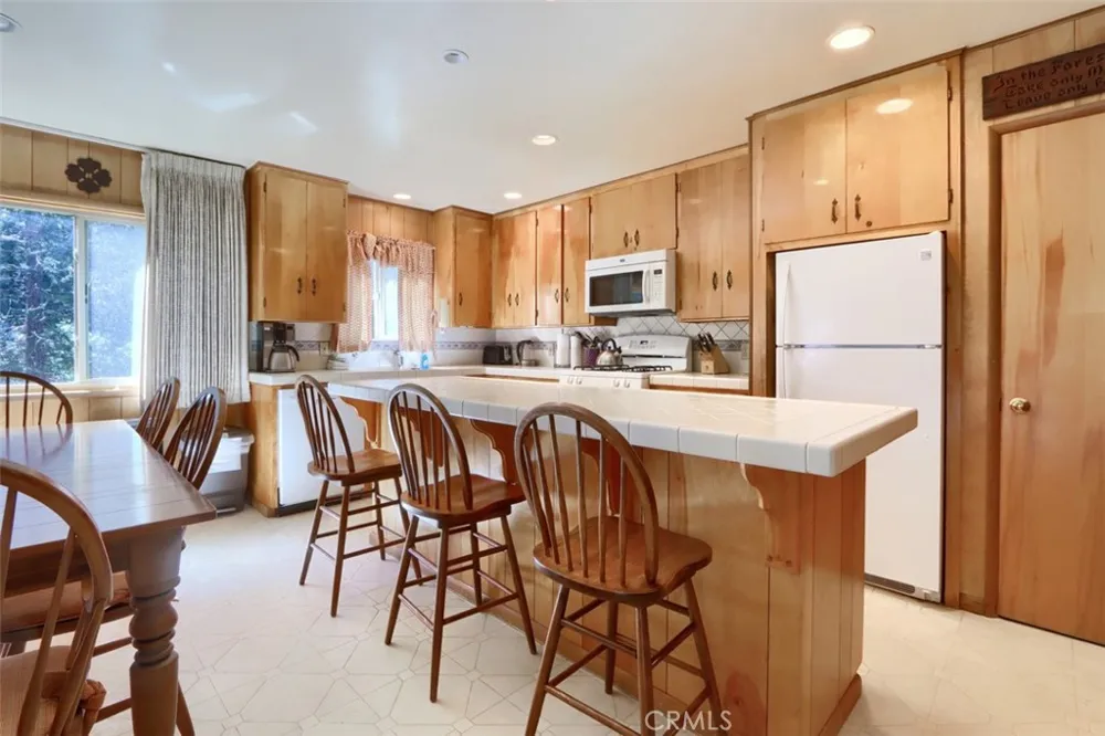 2580 River Wawona, CA 95389
