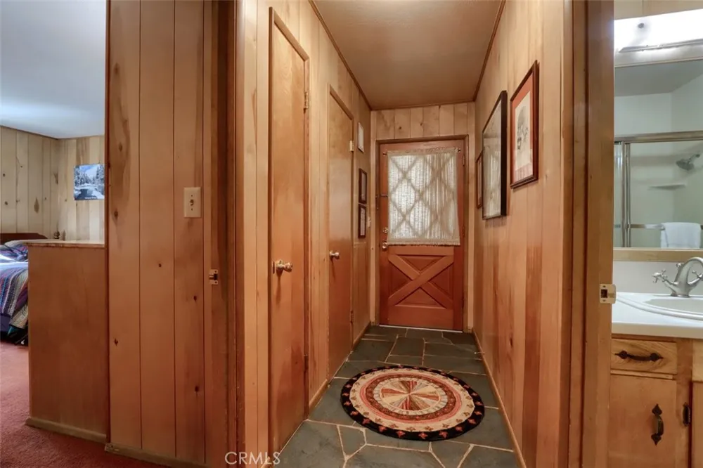 2580 River Wawona, CA 95389