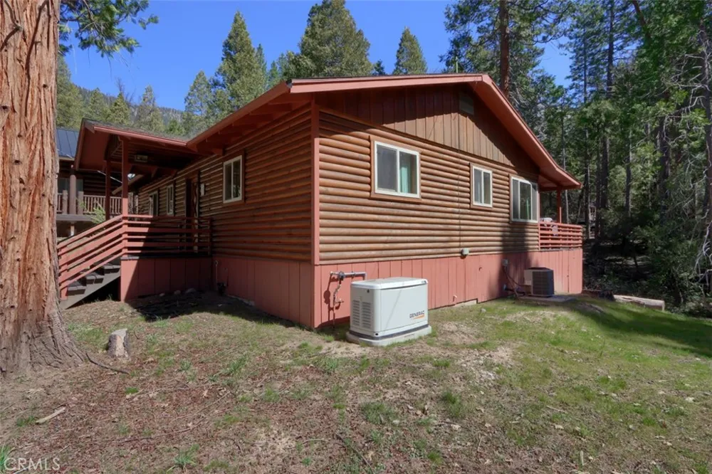 2580 River Wawona, CA 95389