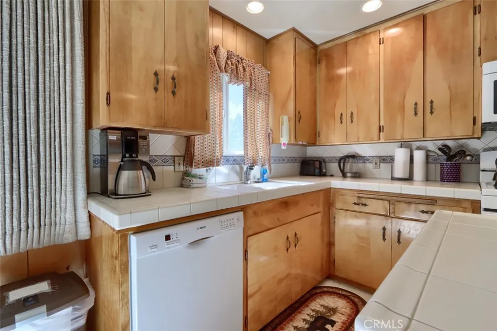 2580 River Wawona, CA 95389