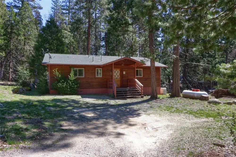 2580 River Wawona, CA 95389