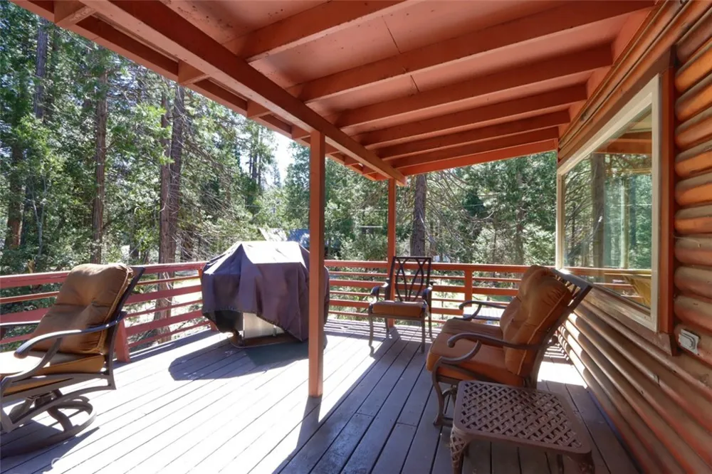 2580 River Wawona, CA 95389