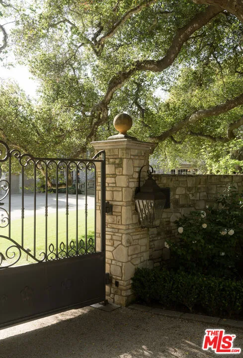 1567 E Valley Road Montecito, CA 93108
