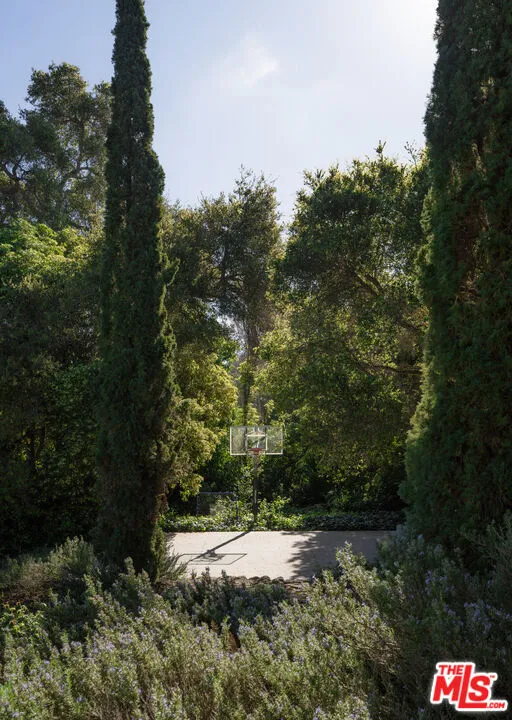 1567 E Valley Road Montecito, CA 93108