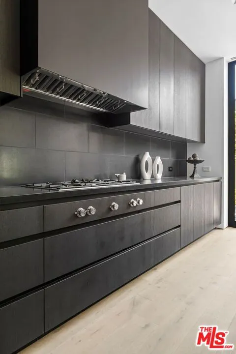 8890 Rosewood Avenue West Hollywood, CA 90048