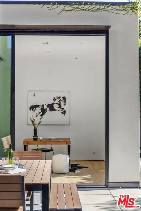 8890 Rosewood Avenue West Hollywood, CA 90048