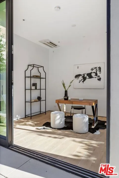 8890 Rosewood Avenue West Hollywood, CA 90048