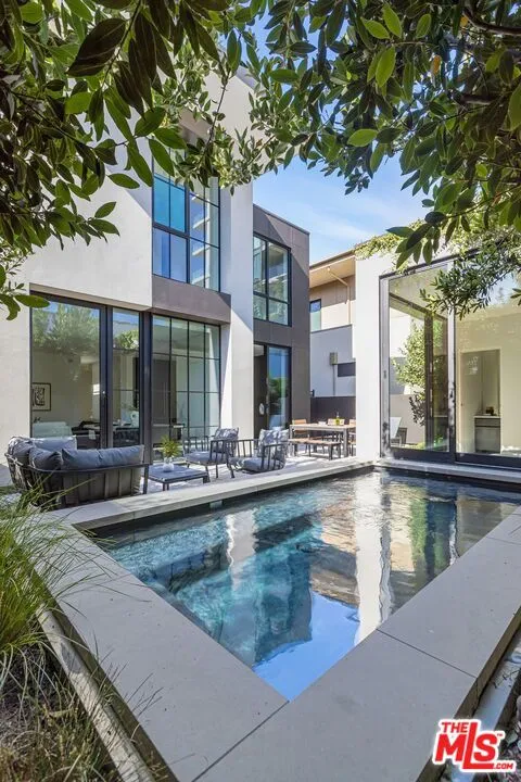 8890 Rosewood Avenue West Hollywood, CA 90048