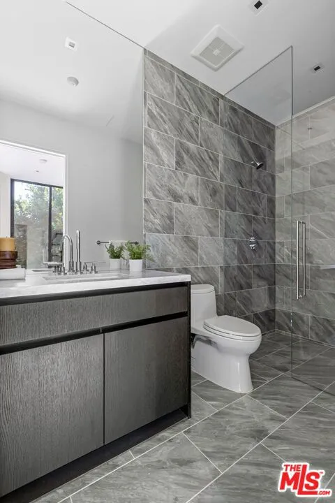 8890 Rosewood Avenue West Hollywood, CA 90048