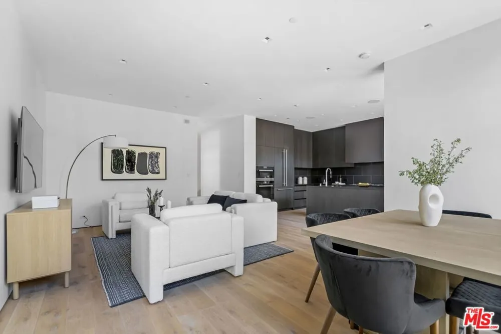 8890 Rosewood Avenue West Hollywood, CA 90048