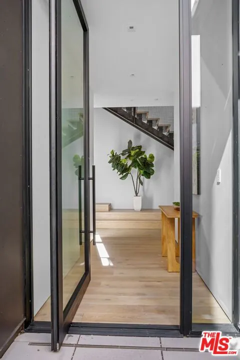 8890 Rosewood Avenue West Hollywood, CA 90048