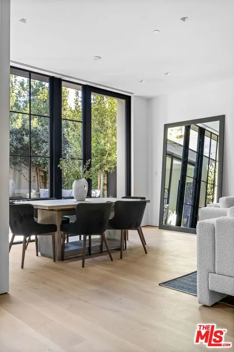 8890 Rosewood Avenue West Hollywood, CA 90048
