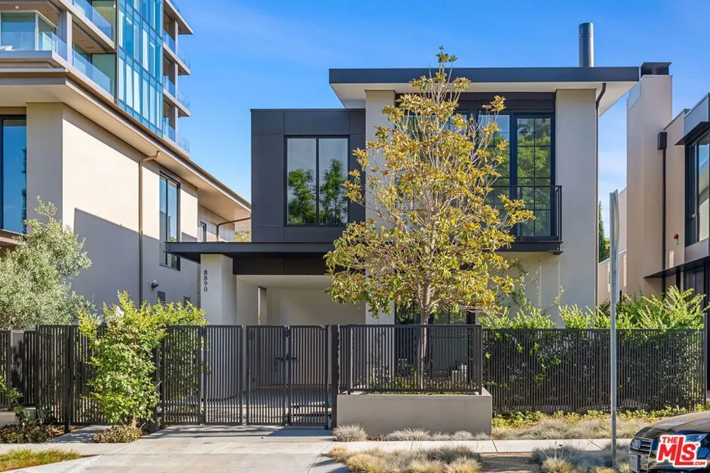 8890 Rosewood Avenue West Hollywood, CA 90048