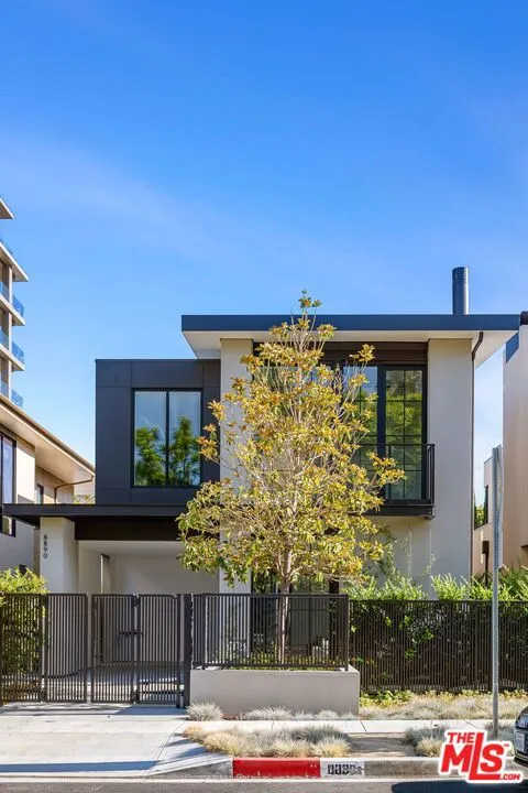 8890 Rosewood Avenue West Hollywood, CA 90048