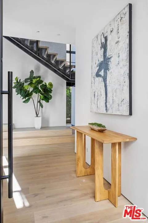 8890 Rosewood Avenue West Hollywood, CA 90048