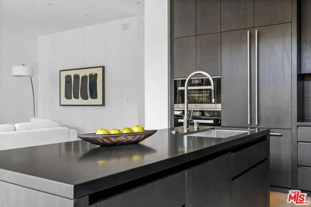 8890 Rosewood Avenue West Hollywood, CA 90048