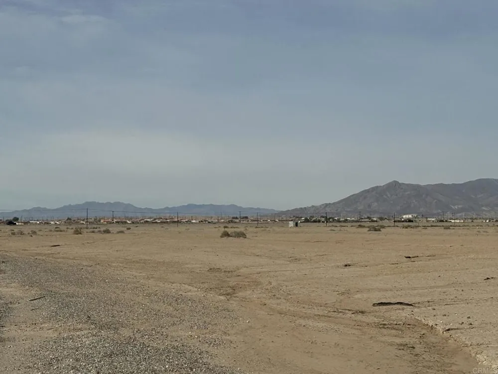 1102 Stanford Avenue Salton City, CA 92274
