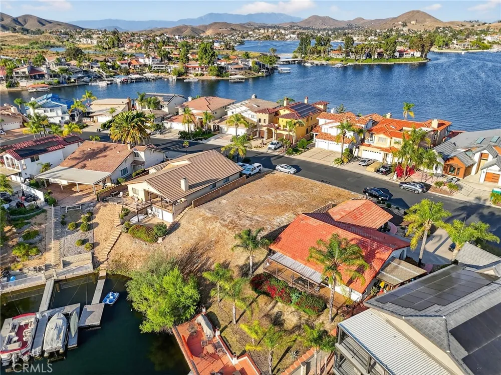 21951 Stawberry Lane Canyon Lake, CA 92587