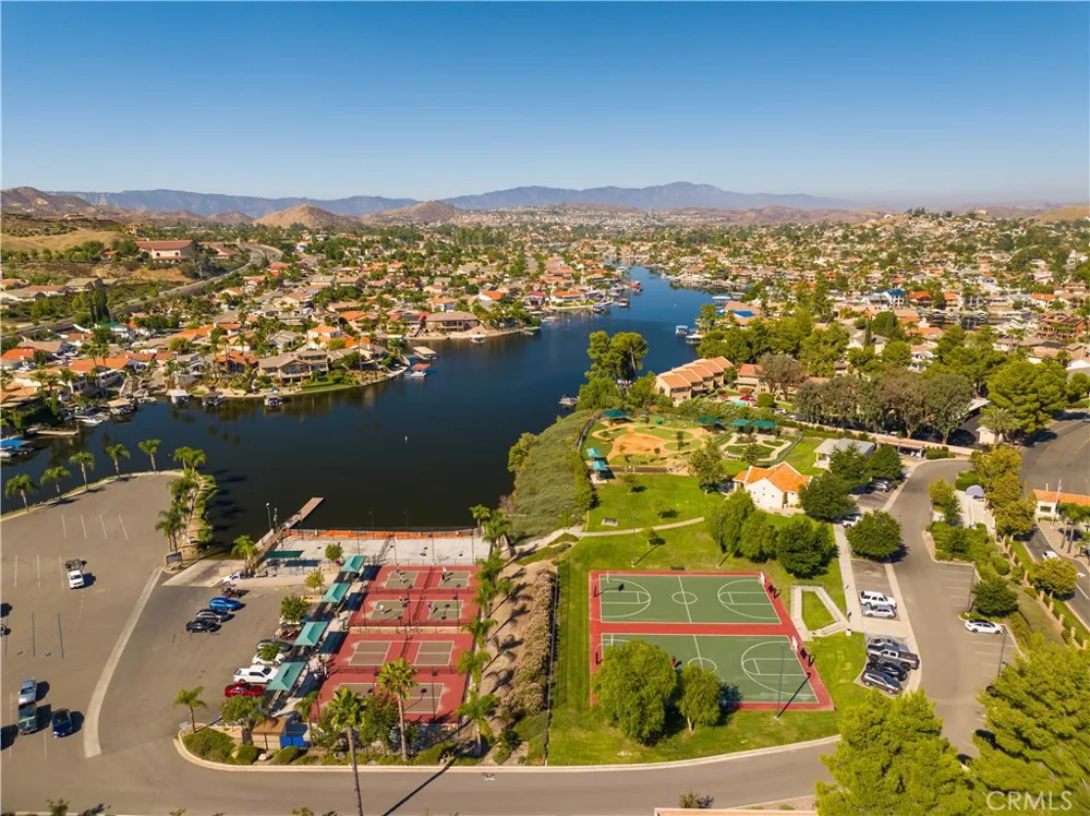 21951 Stawberry Lane Canyon Lake, CA 92587