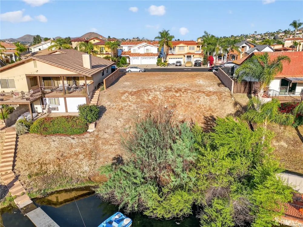 21951 Stawberry Lane Canyon Lake, CA 92587