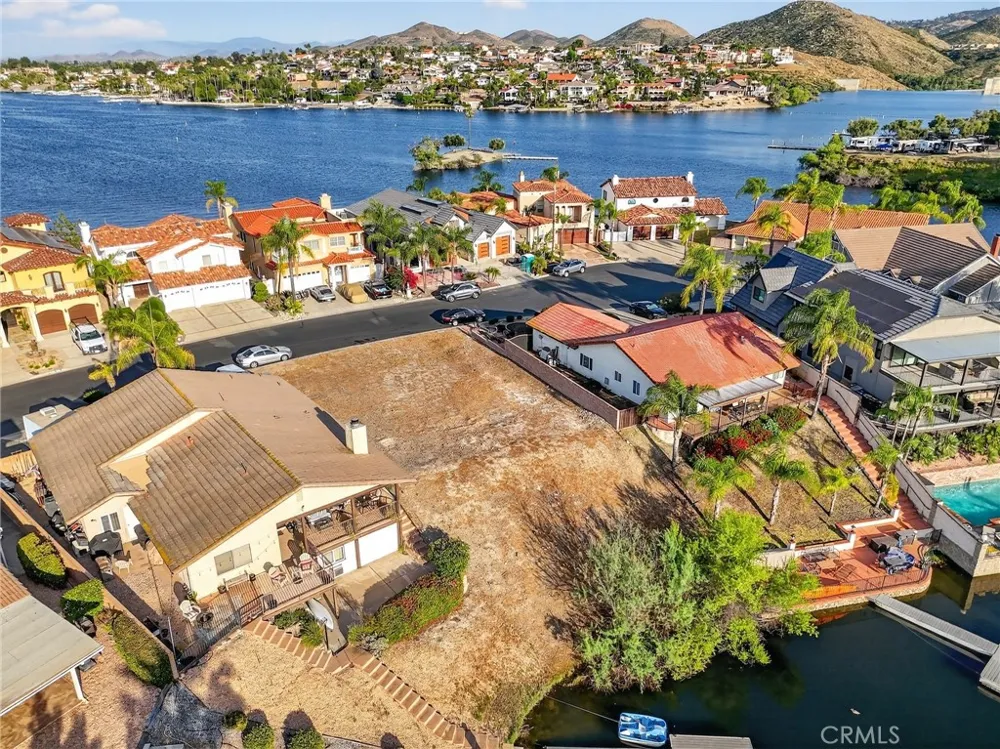 21951 Stawberry Lane Canyon Lake, CA 92587