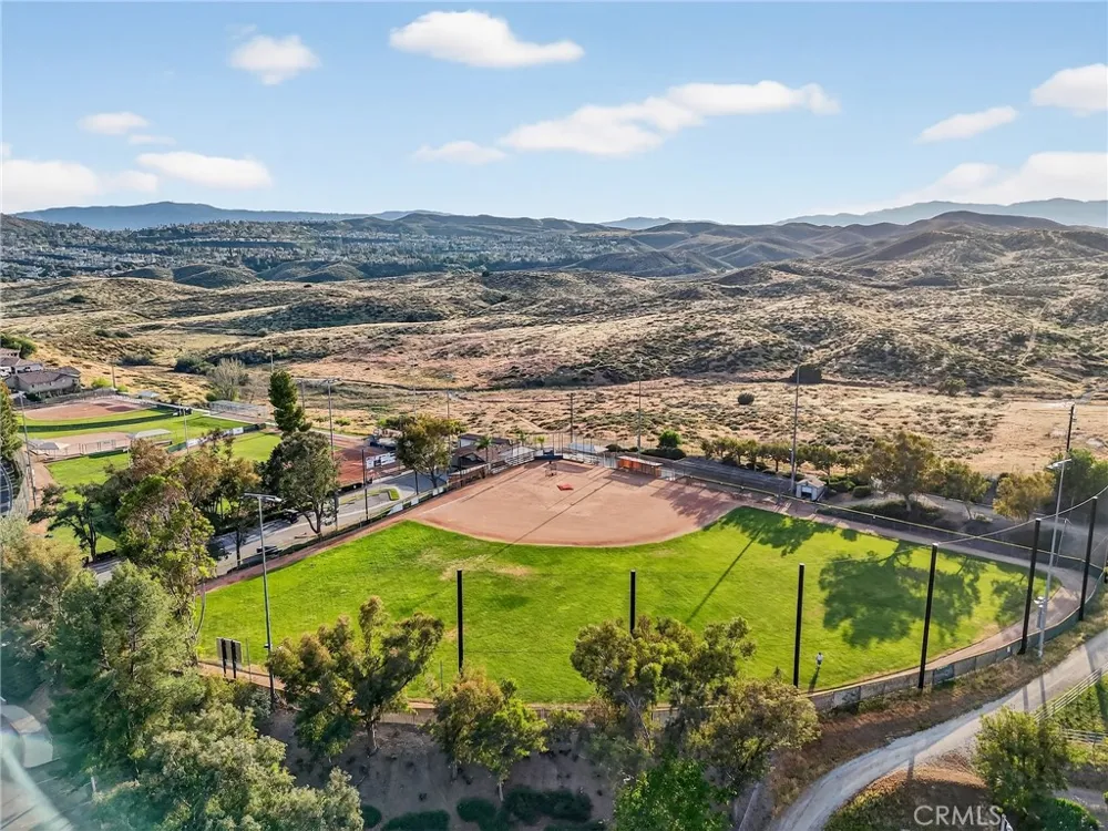 21951 Stawberry Lane Canyon Lake, CA 92587