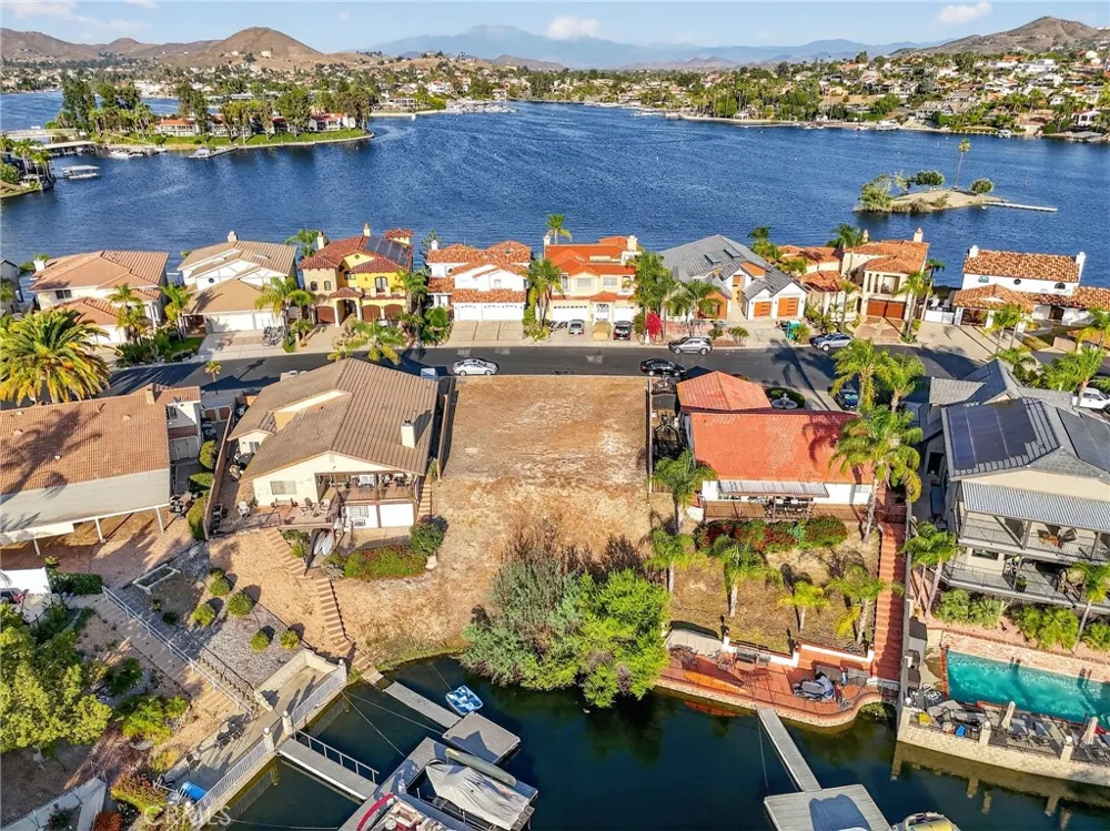 21951 Stawberry Lane Canyon Lake, CA 92587