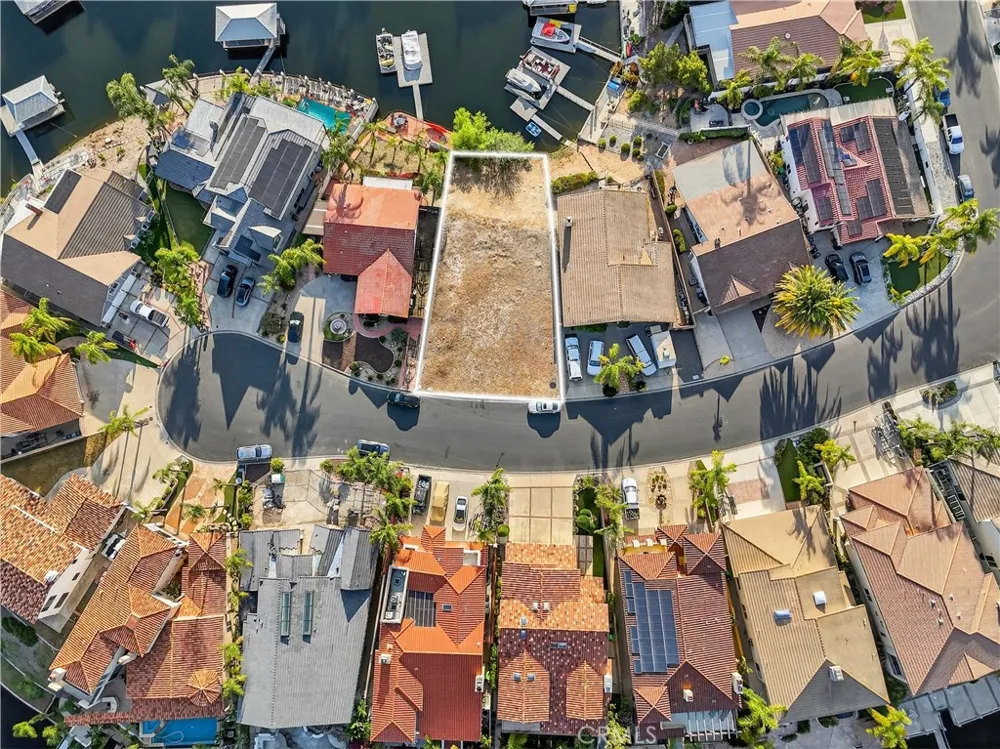 21951 Stawberry Lane Canyon Lake, CA 92587