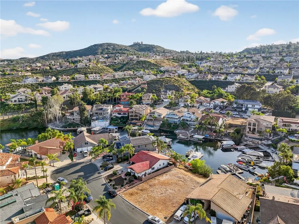 21951 Stawberry Lane Canyon Lake, CA 92587
