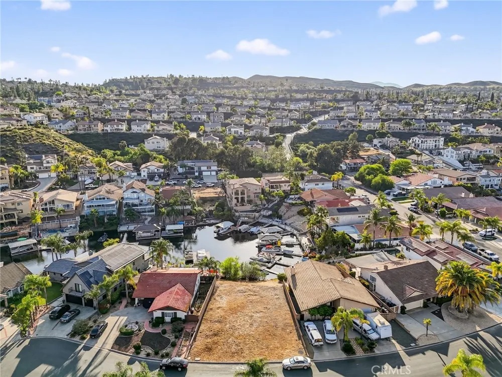 21951 Stawberry Lane Canyon Lake, CA 92587