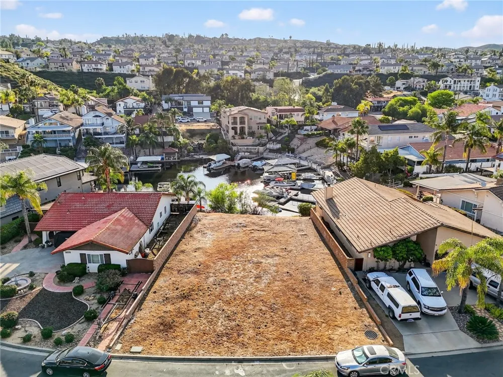21951 Stawberry Lane Canyon Lake, CA 92587