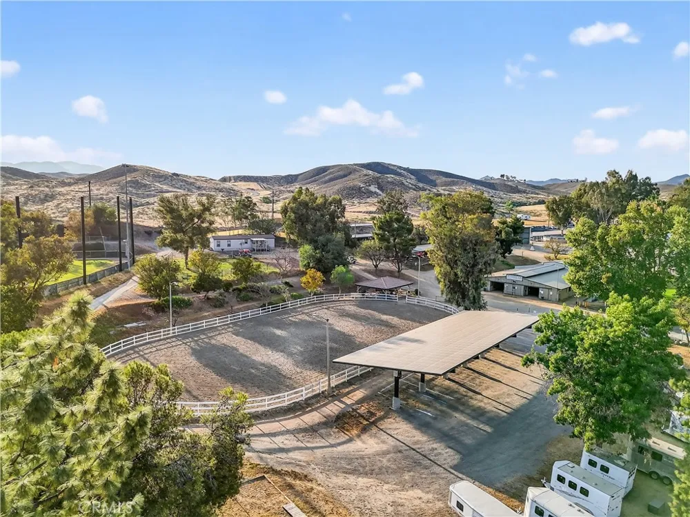 21951 Stawberry Lane Canyon Lake, CA 92587
