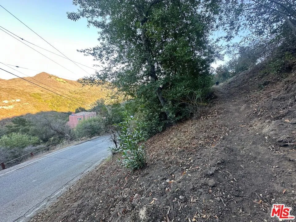 19936 Observation Drive Topanga, CA 90290