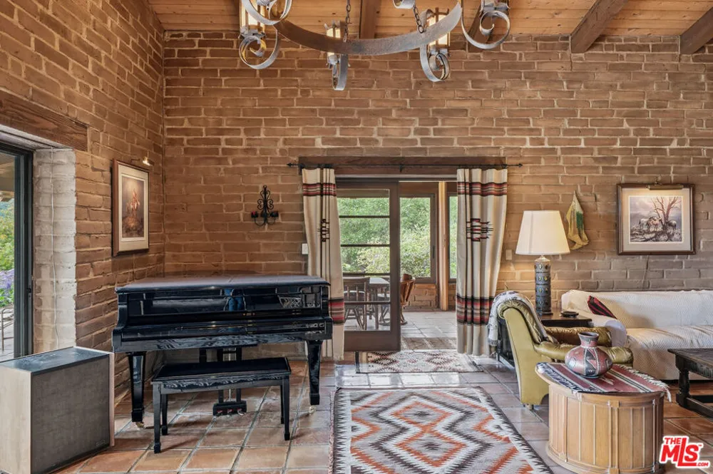 2160 Rambling Oaks Road Santa Ynez, CA 93460