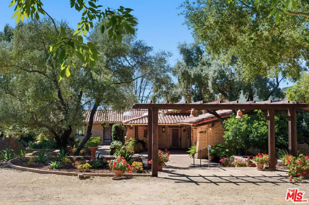 2160 Rambling Oaks Road Santa Ynez, CA 93460