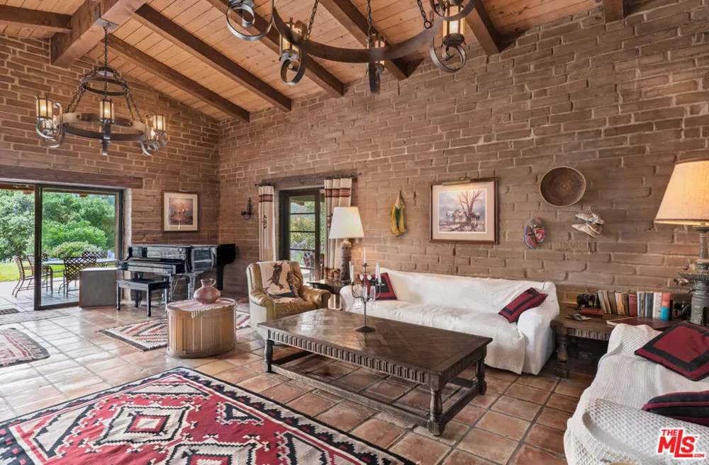 2160 Rambling Oaks Road Santa Ynez, CA 93460