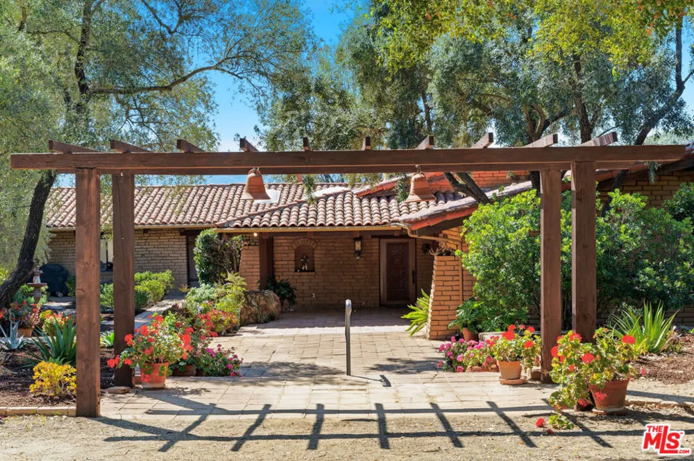 2160 Rambling Oaks Road Santa Ynez, CA 93460