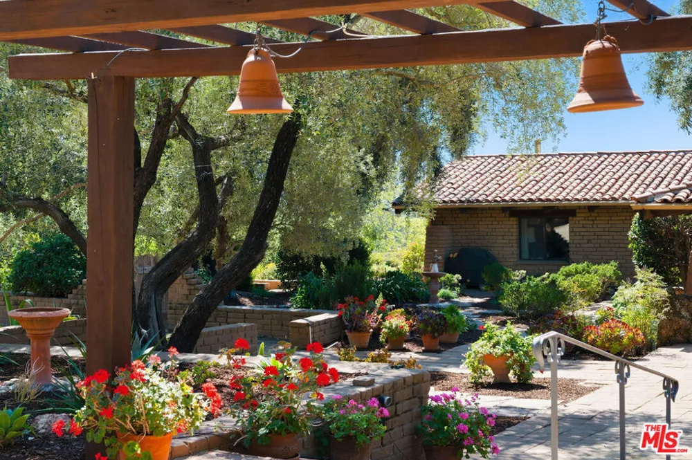 2160 Rambling Oaks Road Santa Ynez, CA 93460
