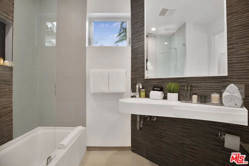 6379 Colgate Avenue Los Angeles, CA 90048