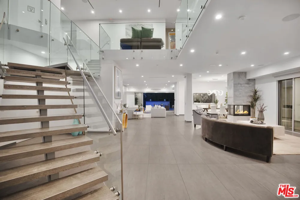 6379 Colgate Avenue Los Angeles, CA 90048