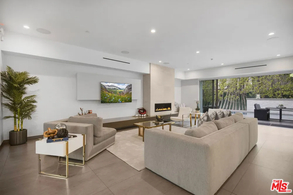 6379 Colgate Avenue Los Angeles, CA 90048