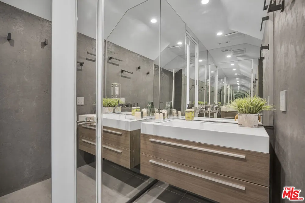 6379 Colgate Avenue Los Angeles, CA 90048